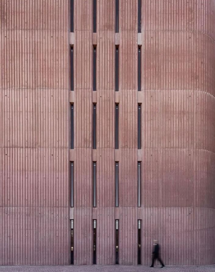Fachada con textura vertical